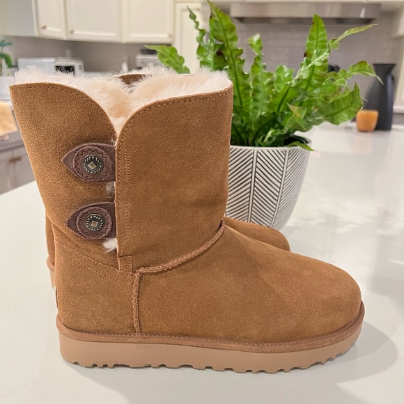 UGG Shoes - 🌟 New Uggs with 2 Snaps